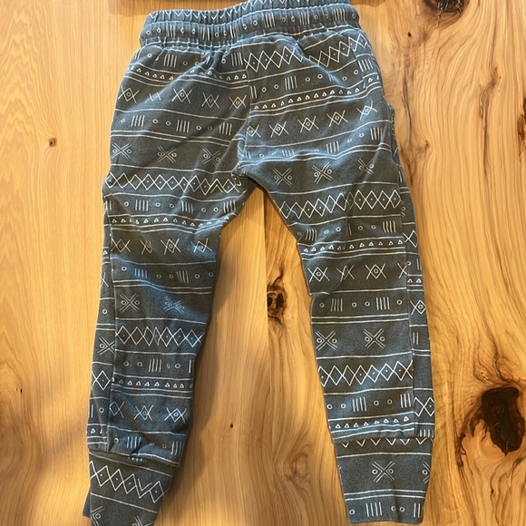 Mebie Baby alpine print outfit - Picture 4 of 5